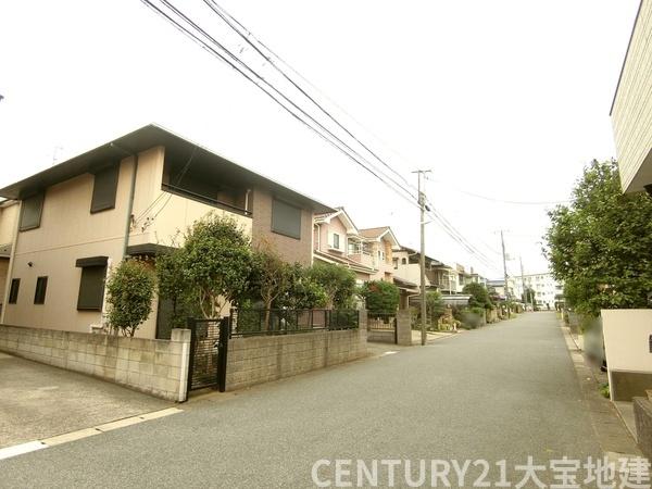 千葉市若葉区若松町の中古一戸建て(前面道路含む現地写真)