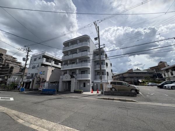 デトム・ワン城南宮道