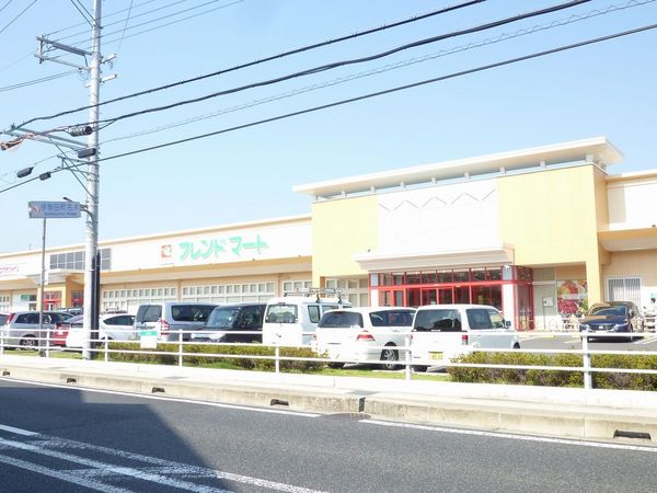 伊勢田町井尻　店舗付住宅(フレンドマート伊勢田店)