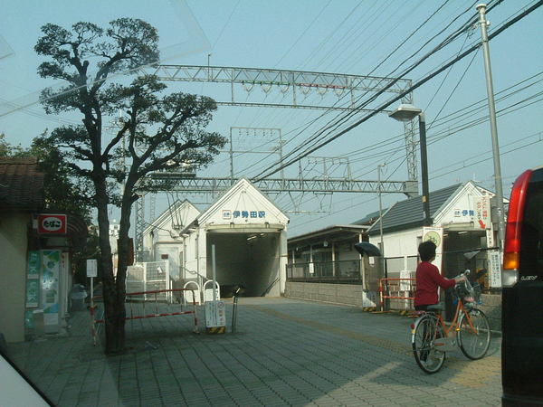 伊勢田町井尻　店舗付住宅(伊勢田駅(近鉄京都線))
