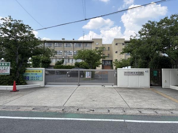 サンロイヤル新田辺アカデミア２号館(京田辺市立培良中学校)