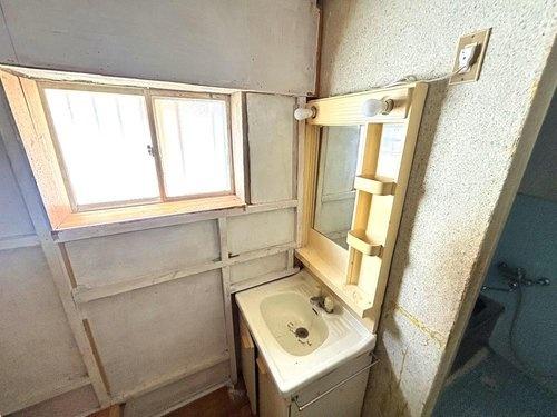 寝屋川市御幸東町の中古一戸建て(洗面台・洗面所)