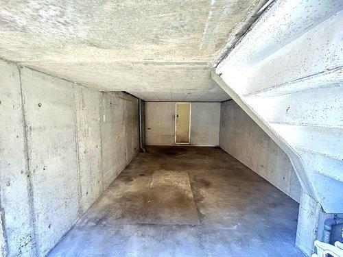寝屋川市御幸東町の中古一戸建て(駐車場)