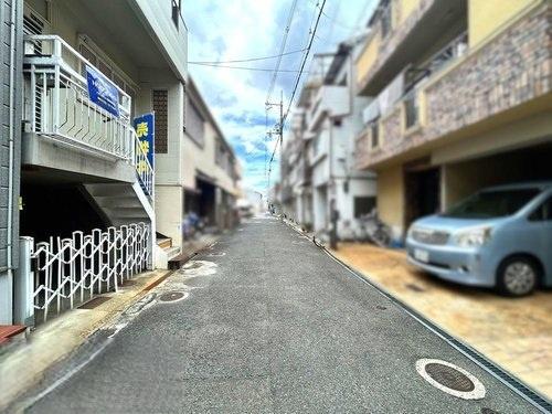 寝屋川市御幸東町の中古一戸建て(前面道路含む現地写真)