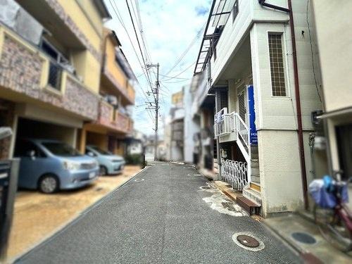 寝屋川市御幸東町の中古一戸建て(前面道路含む現地写真)
