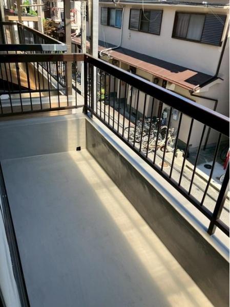 寝屋川市中木田町の中古一戸建て(バルコニー)