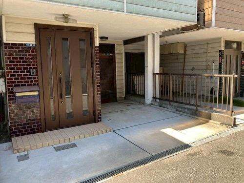 寝屋川市中木田町の中古一戸建て(駐車場)