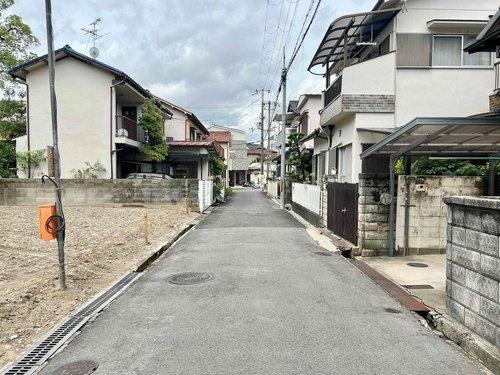 寝屋川市高柳3丁目の新築一戸建(前面道路含む現地写真)