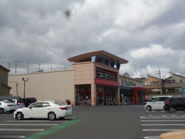 宇治市木幡御蔵山の土地(フレンドマート御蔵山店)