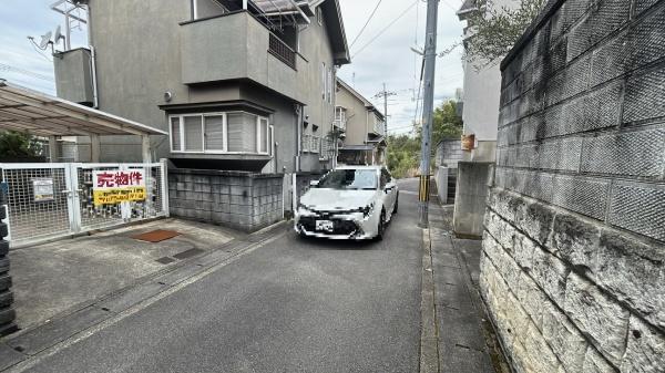 宇治市宇治東山の中古一戸建て(前面道路含む現地写真)