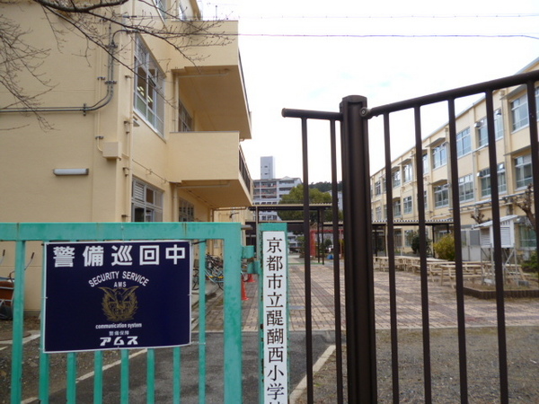 醍醐上ノ山団地A3棟(京都市立醍醐西小学校)