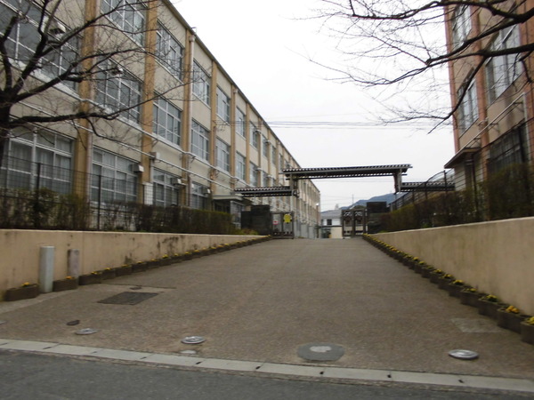 山科団地B棟(京都市立安祥寺中学校)