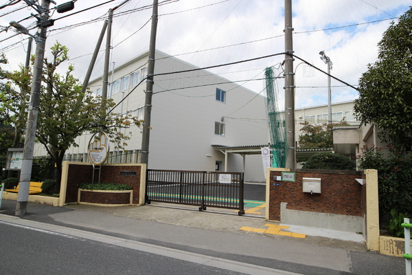 葛飾区新小岩１丁目の中古一戸建て(葛飾区立小松中学校)