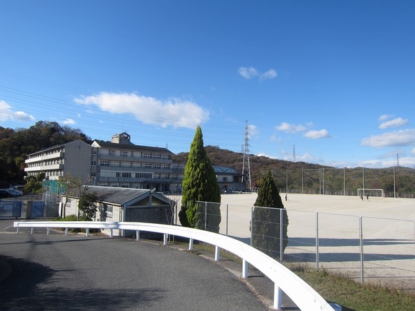 パークヒルズくすのき坂(四條畷市立田原中学校)