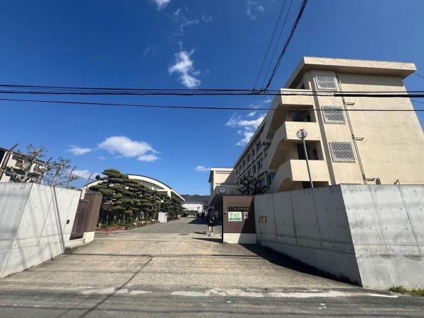 大東市三箇1丁目の新築一戸建(大東市立谷川中学校)