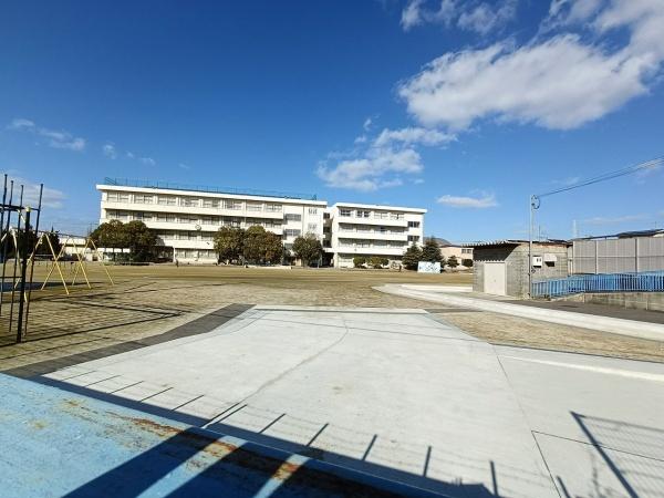 大東市灰塚５丁目の中古一戸建て(大東市立灰塚小学校)