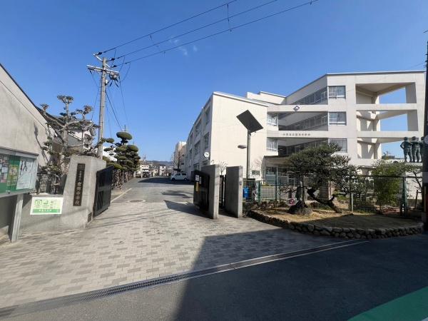 大東市赤井３丁目の新築一戸建(大東市立南郷中学校)