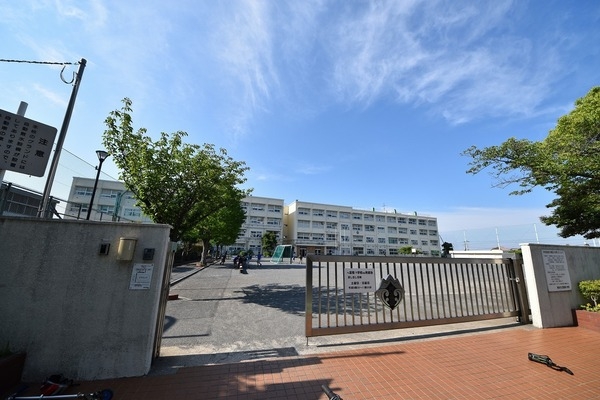 横浜市金沢区能見台１丁目の中古一戸建て(横浜市立西富岡小学校)