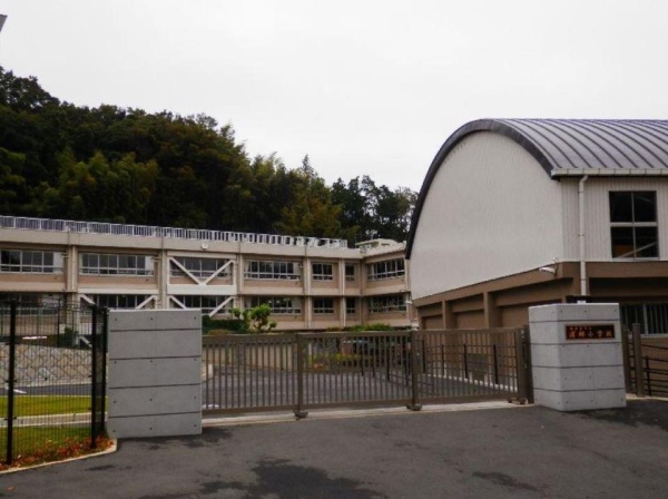 横須賀市浜見台１丁目　新築一戸建て(横須賀市立浦郷小学校)