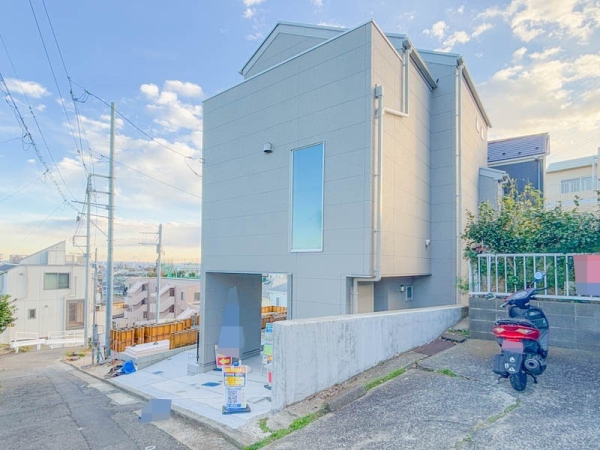 横浜市神奈川区西大口　新築一戸建て