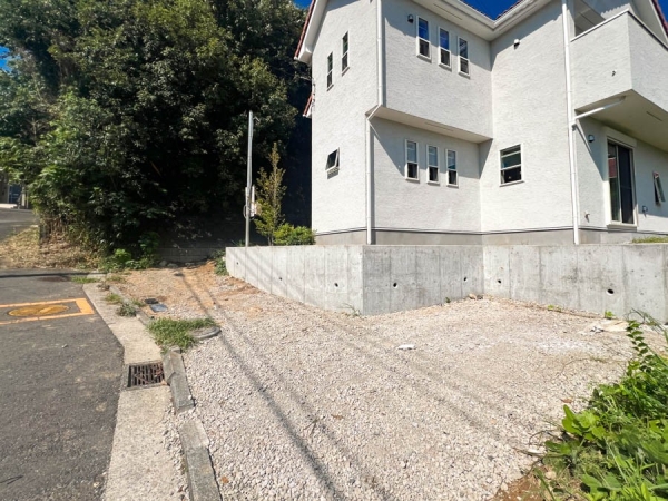 横浜市泉区新橋町 新築一戸建て(駐車場)