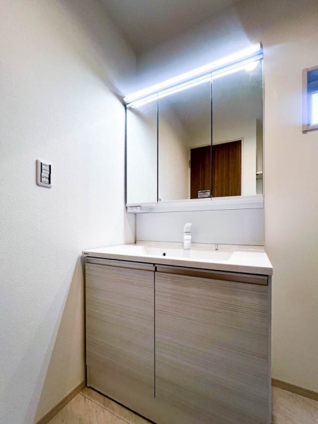 横浜市旭区白根７丁目　新築一戸建て