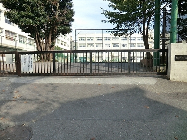 横浜市戸塚区戸塚町 新築一戸建て(横浜市立戸塚中学校)