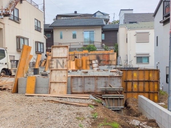 横浜市西区元久保町　新築一戸建て