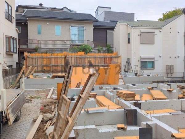 横浜市西区元久保町　新築一戸建て