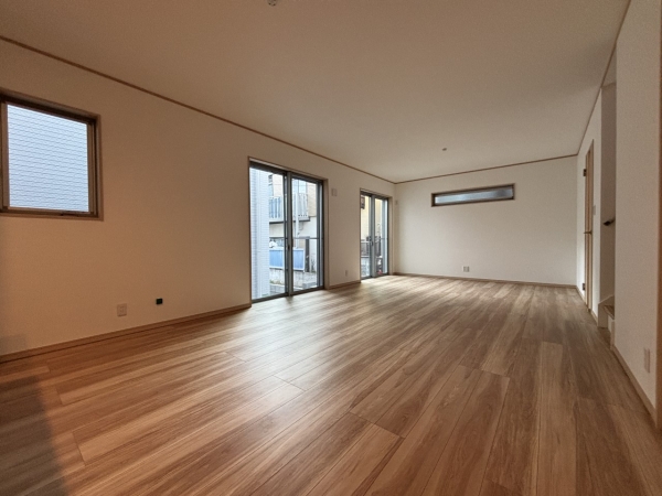 横浜市西区元久保町　新築一戸建て