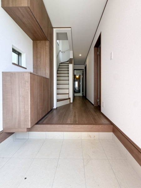 町田市成瀬2丁目 新築一戸建て(玄関)