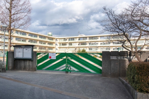 町田市鶴間６丁目の中古一戸建て(町田市立つくし野中学校)