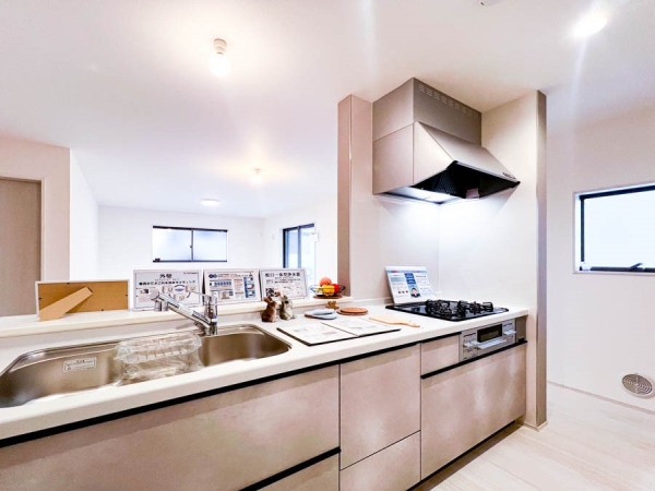 横浜市金沢区六浦３丁目　新築一戸建て