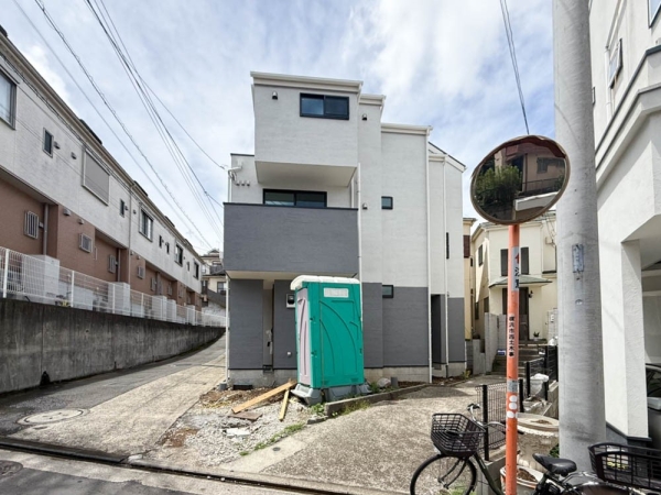横浜市西区境之谷　新築一戸建て