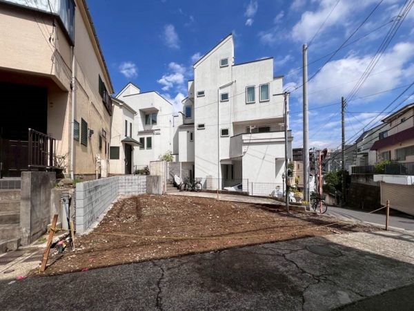 横浜市西区境之谷　新築一戸建て