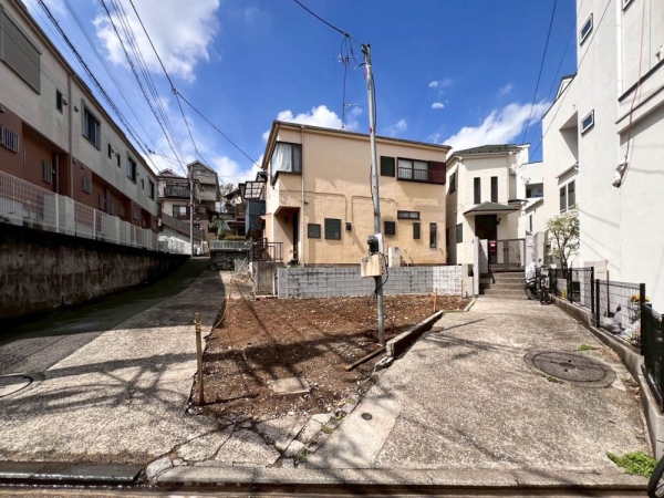 横浜市西区境之谷　新築一戸建て