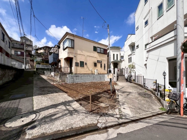 横浜市西区境之谷　新築一戸建て