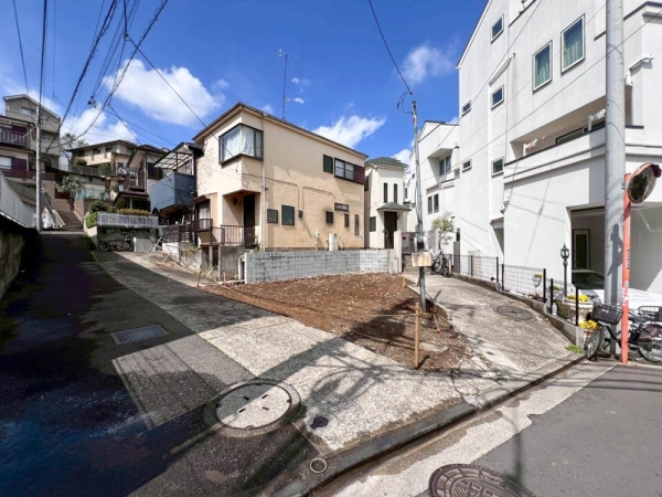 横浜市西区境之谷　新築一戸建て