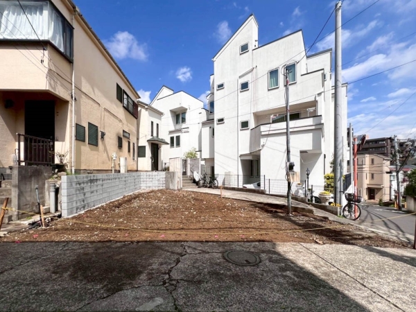 横浜市西区境之谷　新築一戸建て