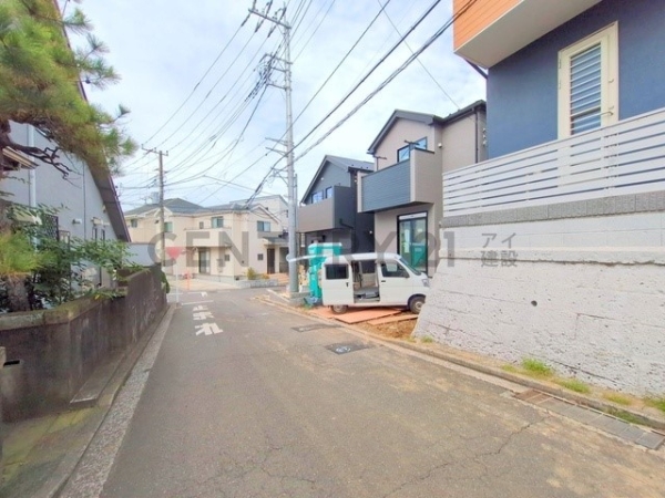 横浜市南区中里４丁目　新築一戸建て
