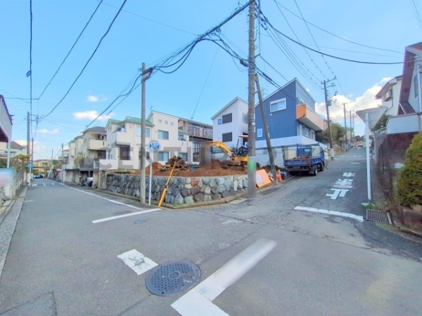 横浜市南区中里４丁目　新築一戸建て
