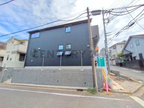 横浜市南区中里４丁目　新築一戸建て