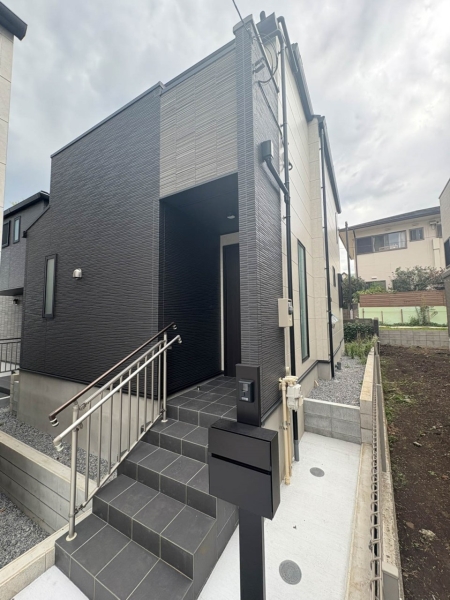 横浜市中区本郷町３丁目　新築一戸建て