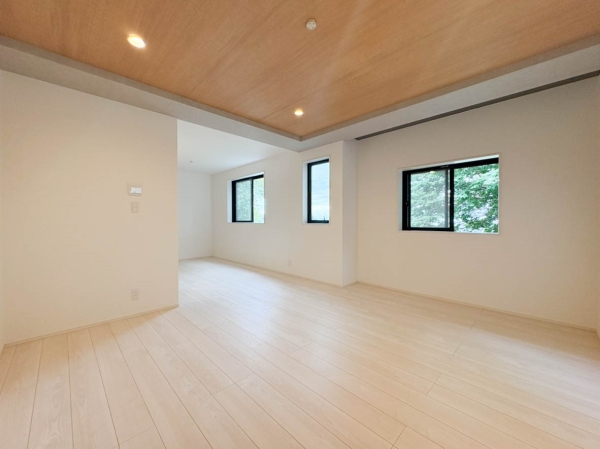 横浜市中区本郷町３丁目　新築一戸建て