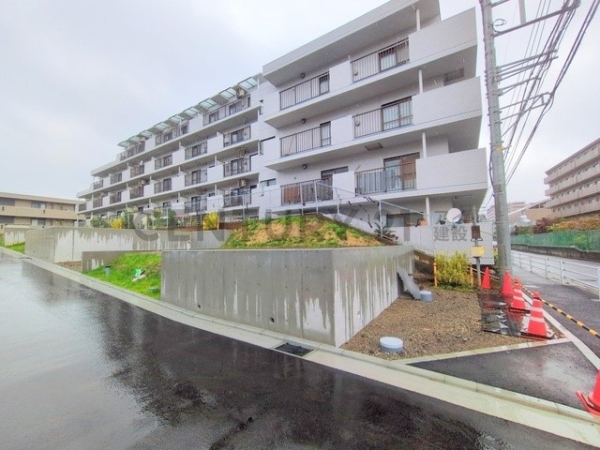 横浜市港北区鳥山町　新築一戸建て