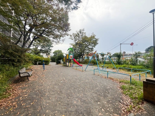 ネオコーポ戸塚(名瀬町南第二公園)