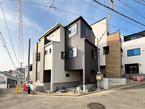 横浜市神奈川区栗田谷　新築一戸建て