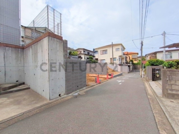横浜市南区別所中里台　新築一戸建て