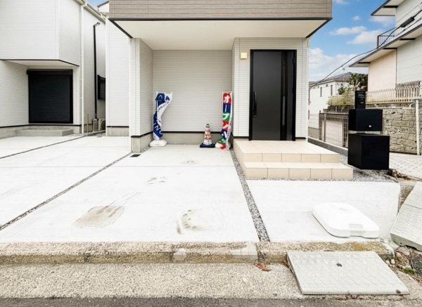 横浜市南区中里４丁目　新築一戸建て