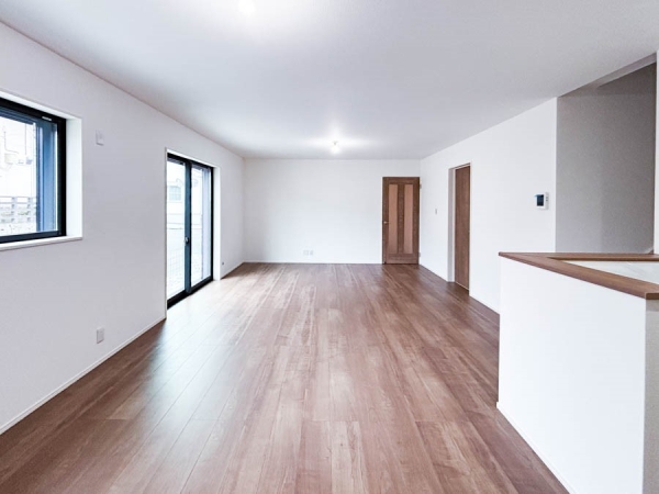 横浜市南区中里４丁目　新築一戸建て